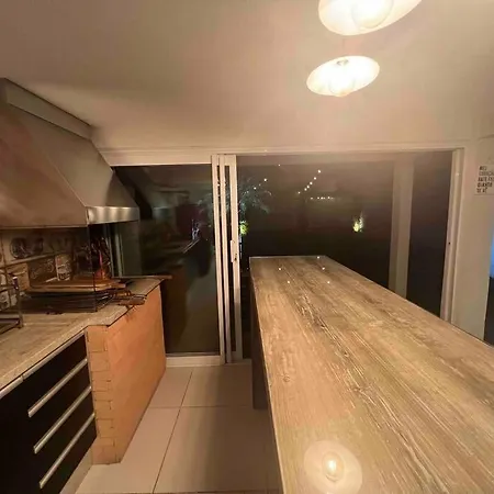 Linda Casa com amplo jardim!-2